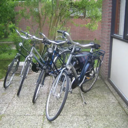 Zonnig Vakantiehuisje Ferienpark